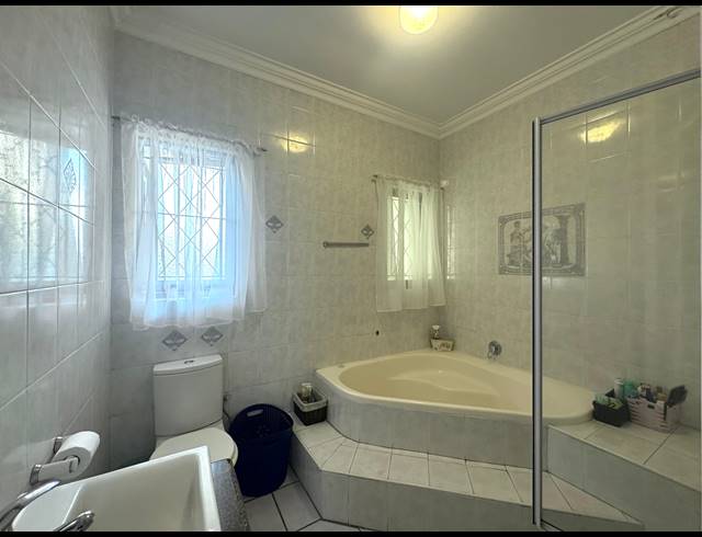 6 BEDROOM FREESTANDING FOR SALE IN MEER EN SEE